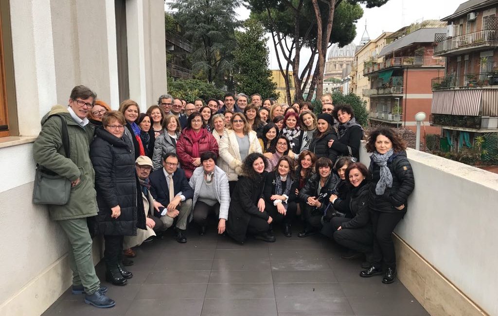 GLI INFERMIERI IN UDIENZA PRIVATA DA PAPA FRANCESCO GLI INFERMIERI IN UDIENZA PRIVATA DA PAPA FRANCESCO